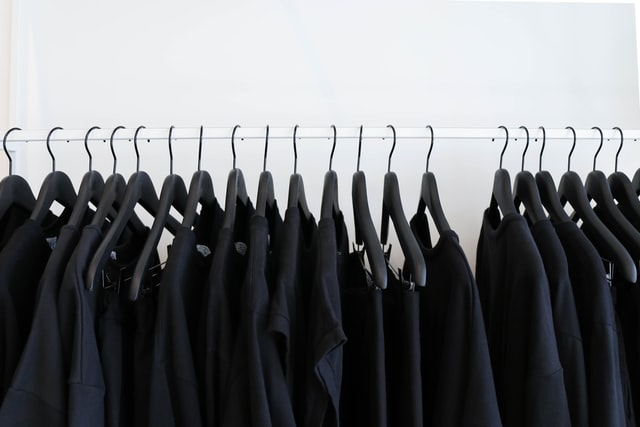Fast-Fashion: Smetti di essere complice comprando low cost - Movimento  minimalista